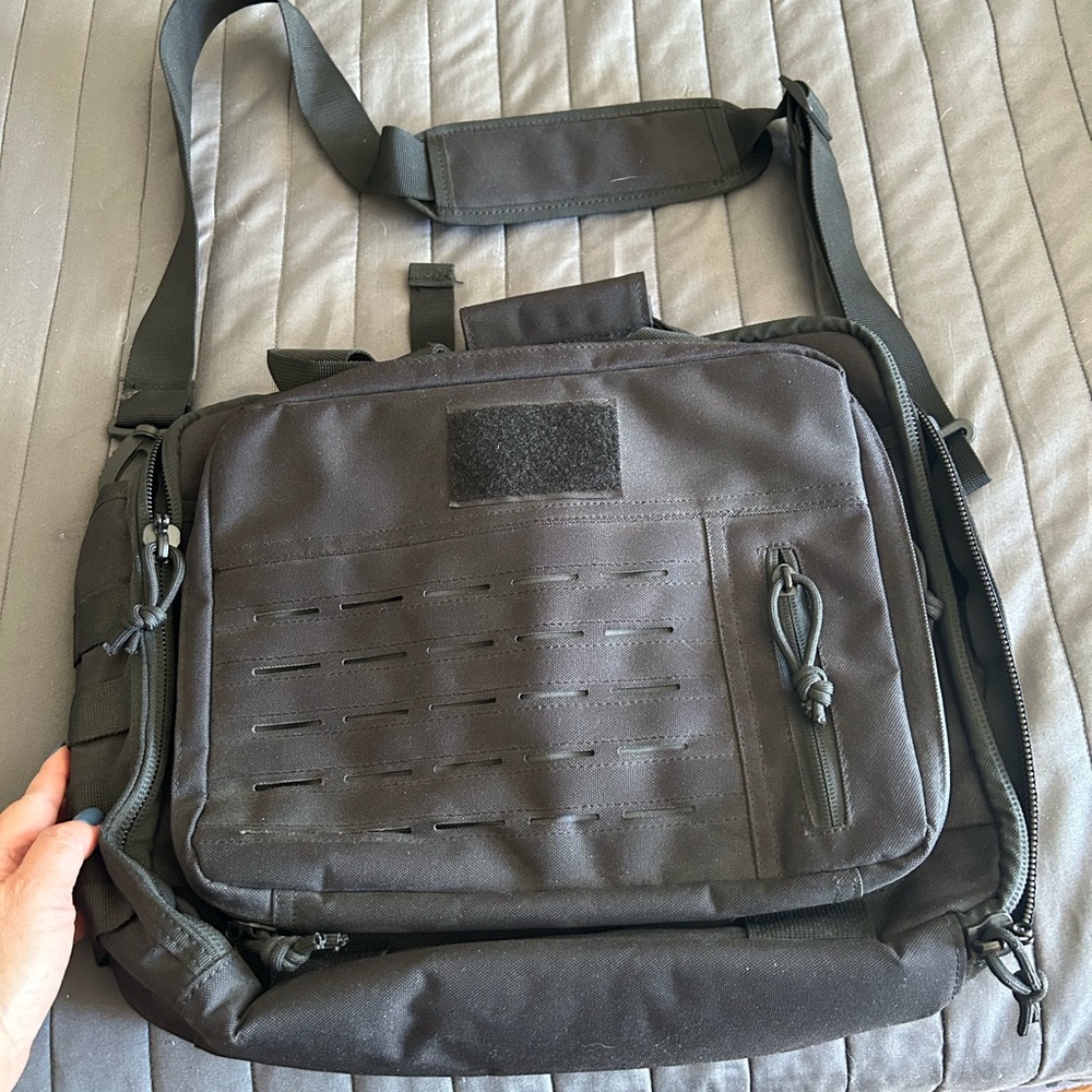 Tactical gun bag with many compartments. Brand New.